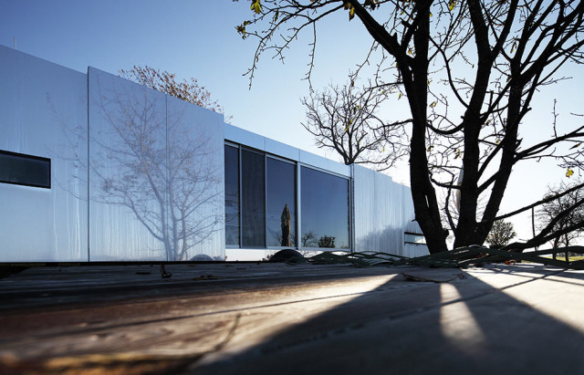 La casa invisibile esterno 2 - progetto dello studio Delugan Meissl Associated Architechts.